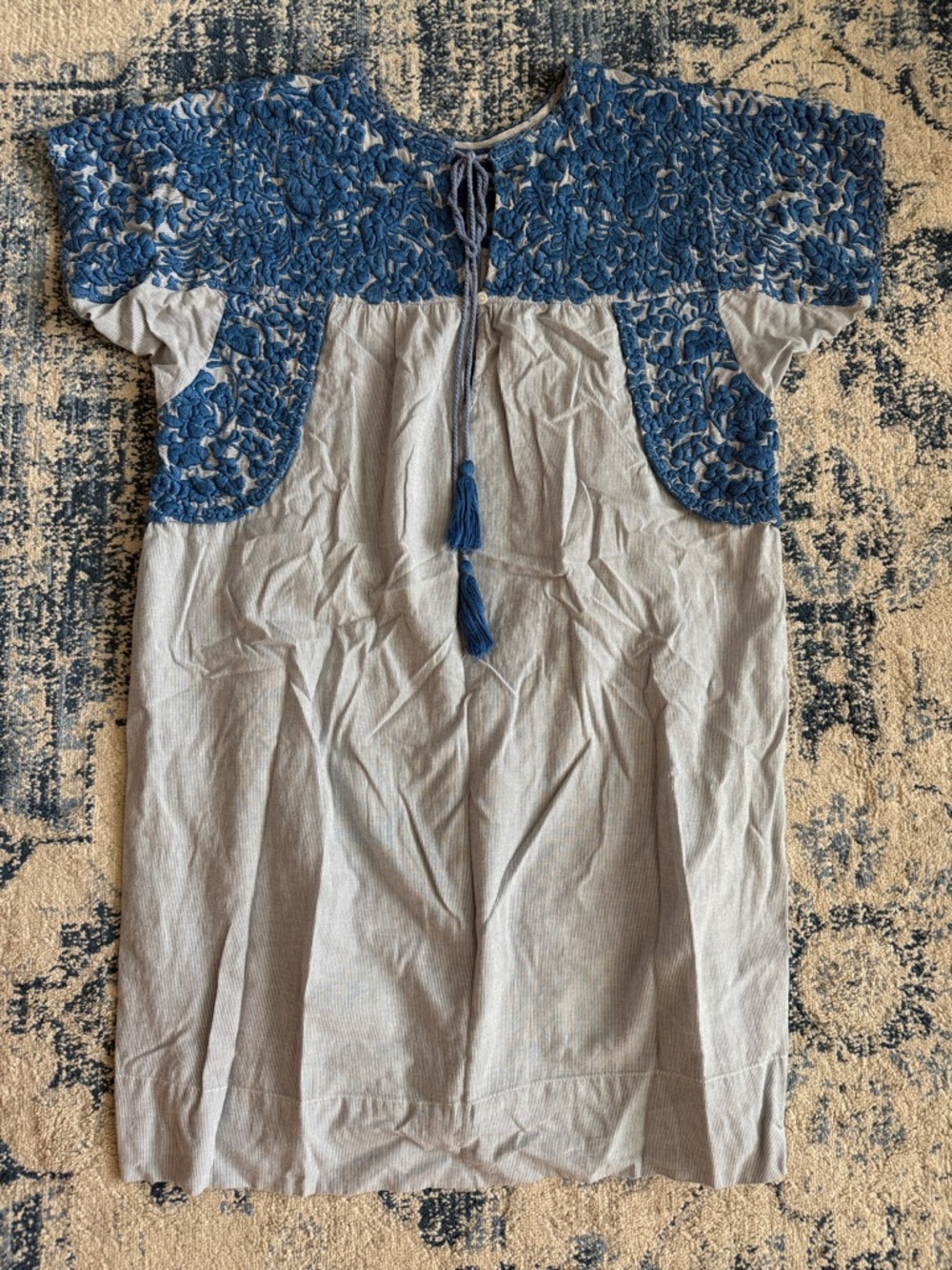 Embroidered Short-Sleeve Casual Dress in Blue and Cream - Picture 3 of 3
